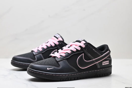 Nike SB Dunk x Supreme
